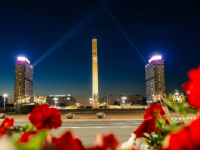 В Петербурге в ночь с 8 на 9 мая небо озарят «Лучи Победы»
