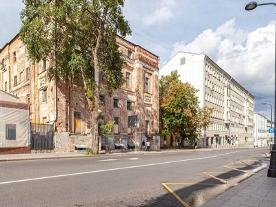 В Басманном районе Москвы выставили на торги помещение