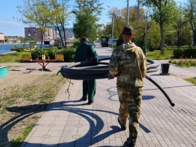 В Астрахани обновляют полив на набережных улицах и в парках