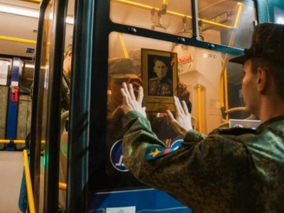Более 200 портретов ветеранов появились на автобусах Астрахани