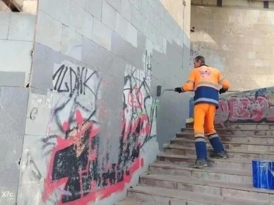 Коммунальные службы приводят в порядок мосты в Астрахани