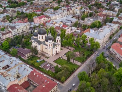 В центре Ярославля обновили улицу Максимова