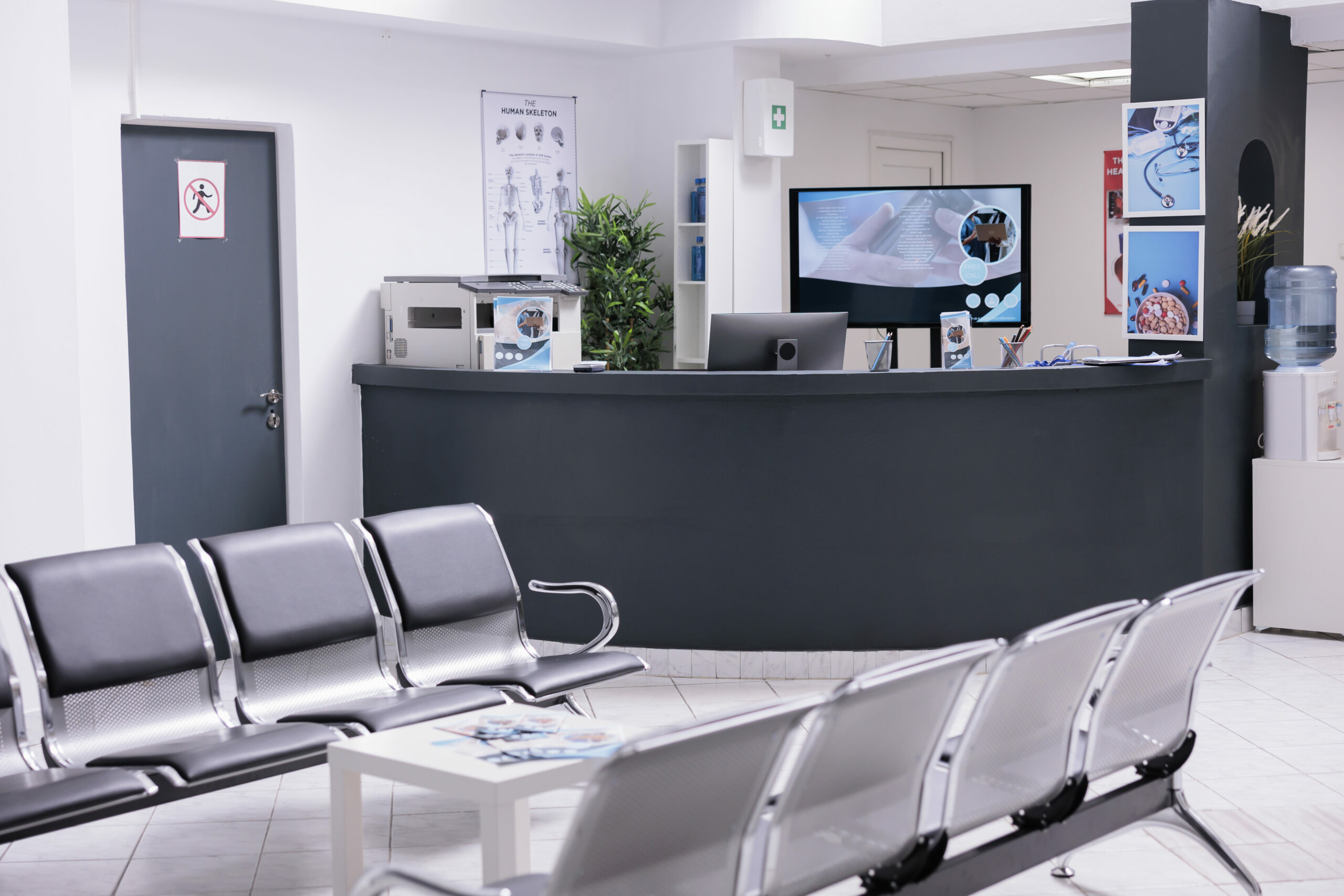 https://cdn.abnews.ru/storage/wp-content/uploads/2026/06/clinical-reception-with-waiting-room-facility-lobby-registration-counter-used-patients-with-medical-appointments-empty-reception-desk-health-center-checkup-visits-scaled.jpg__0_0x0.jpg