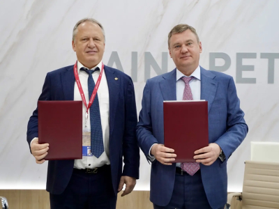 Кирилл Поляков на ПМЭФ-2026 подписал соглашения в сфере промышленности и ритейла Петербурга