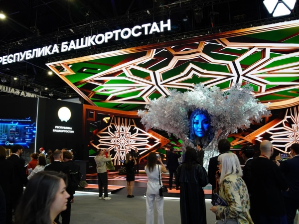 На ПМЭФ-2026 появилось мудрое ИИ-древо Шежере - Фото