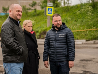 Иван Лебедев оценил ход ремонтных работ на участке по улице Скальной в Мурманске