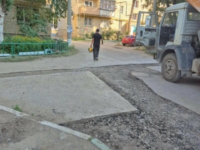 Депутат Облдумы Владимир Сухарев помог астраханцам с благоустройством дворов
