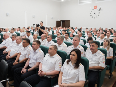 Игорь Мартынов поздравил астраханских сотрудников ГИБДД с профессиональным праздником