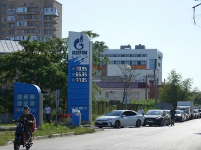 В Астрахани продолжается продажа бензина по номерам машин