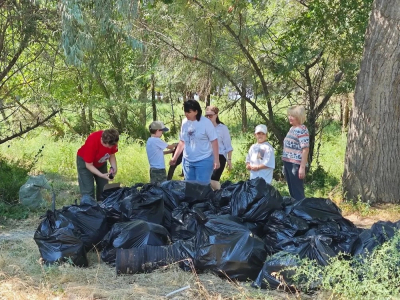 В Астраханской области волонтеры очистили берег Волги