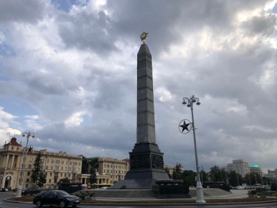 Поляков возложил цветы к Монументу Победы в Минске