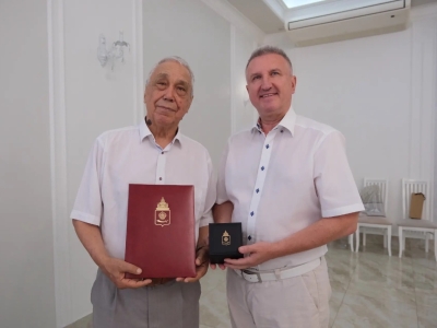 Депутаты областной Думы поздравили с 80-летним юбилеем Валентина Петракова