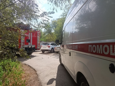 Пожар произошел на пятом этаже расселенного общежития на улице Ляхова в Астрахани