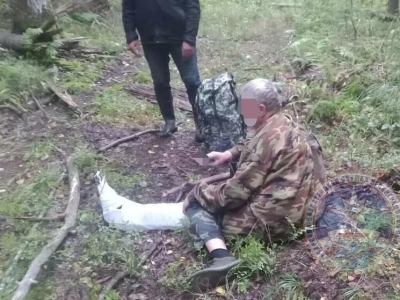 Спасатели эвакуировали лесника с переломом ноги в Кировском районе