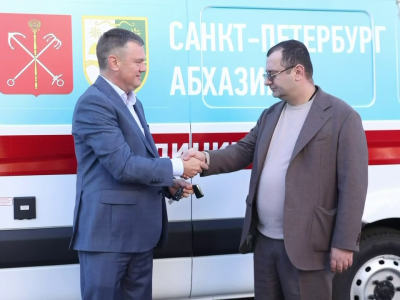 Петербург передал Абхазии автомобиль скорой медицинской помощи