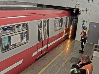В Петербурге прокомментировали сбой движения поездов на «Чернышевской»