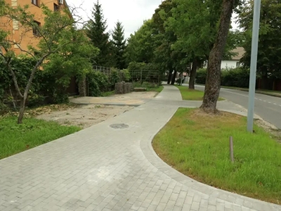 В Калининграде завершается благоустройство тротуара на проспекте Мира