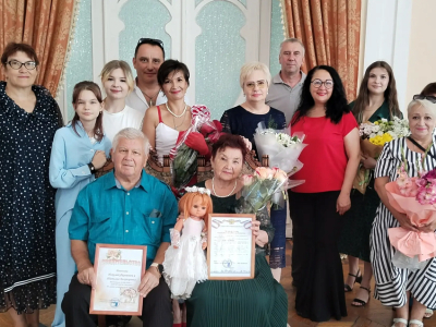 В Астрахани супруги отметили 55-летие совместной жизни