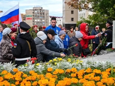 В Мурманске почтили память защитников города в 85-ю годовщину подвига