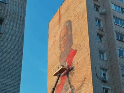 В Ярославле на фасаде дома создают мурал с Федором Ушаковым