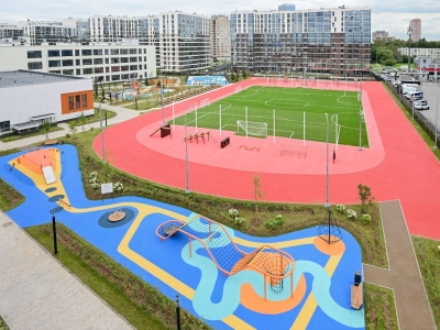 В Московском районе Петербурга открылась новая школа с лабораториями и скалодромом