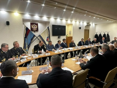Поляков обсудил подготовку порта Петербурга к новым грузопотокам