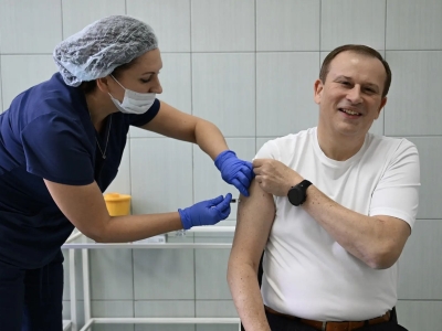 Дрозденко пригласил жителей Ленобласти пройти вакцинацию от гриппа