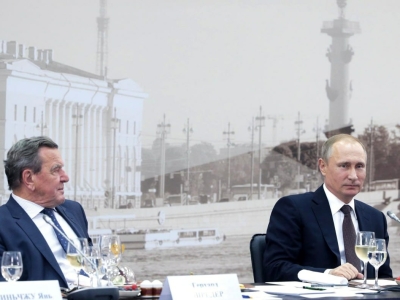 «Приглашен на день рождения Путина»: Германия в ярости от поведения Шредера в Москве